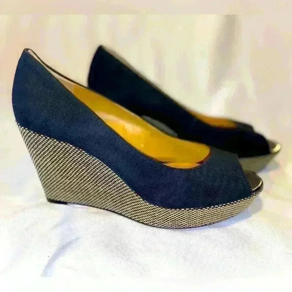 Nine West | Cheerful | Platform Wedge |
Navy Blue Canvas | Peep Toe - Picture 1 of 5
